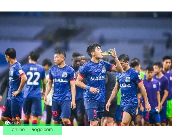 皇马伯纳乌球场全新天幕正式启用震撼亮相